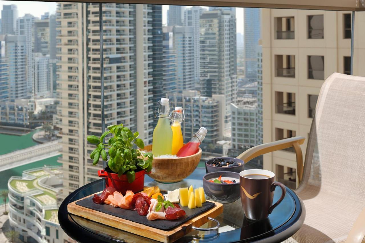 Moevenpick Hotel Jumeirah Beach Дубай Екстер'єр фото A breakfast tray