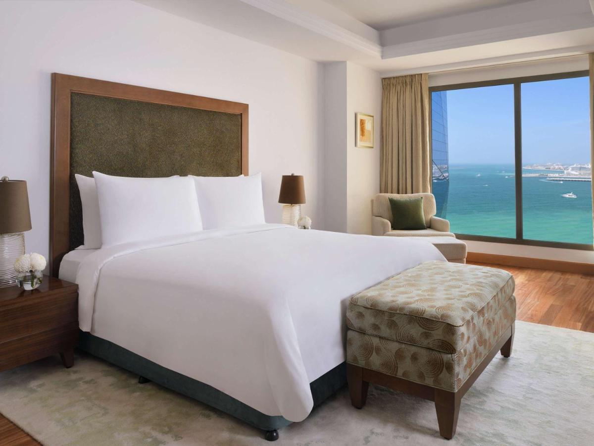 Moevenpick Hotel Jumeirah Beach Дубай Екстер'єр фото A bedroom at the hotel