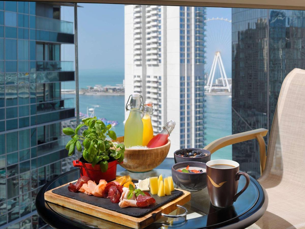 Moevenpick Hotel Jumeirah Beach Дубай Екстер'єр фото A breakfast at Jumeirah Atlantis