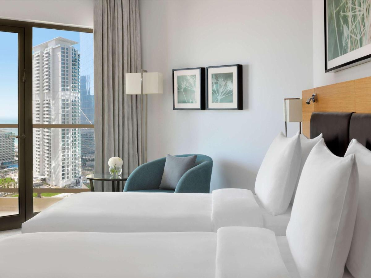 Moevenpick Hotel Jumeirah Beach Дубай Екстер'єр фото A guest room at the Hilton San Diego Bayfront