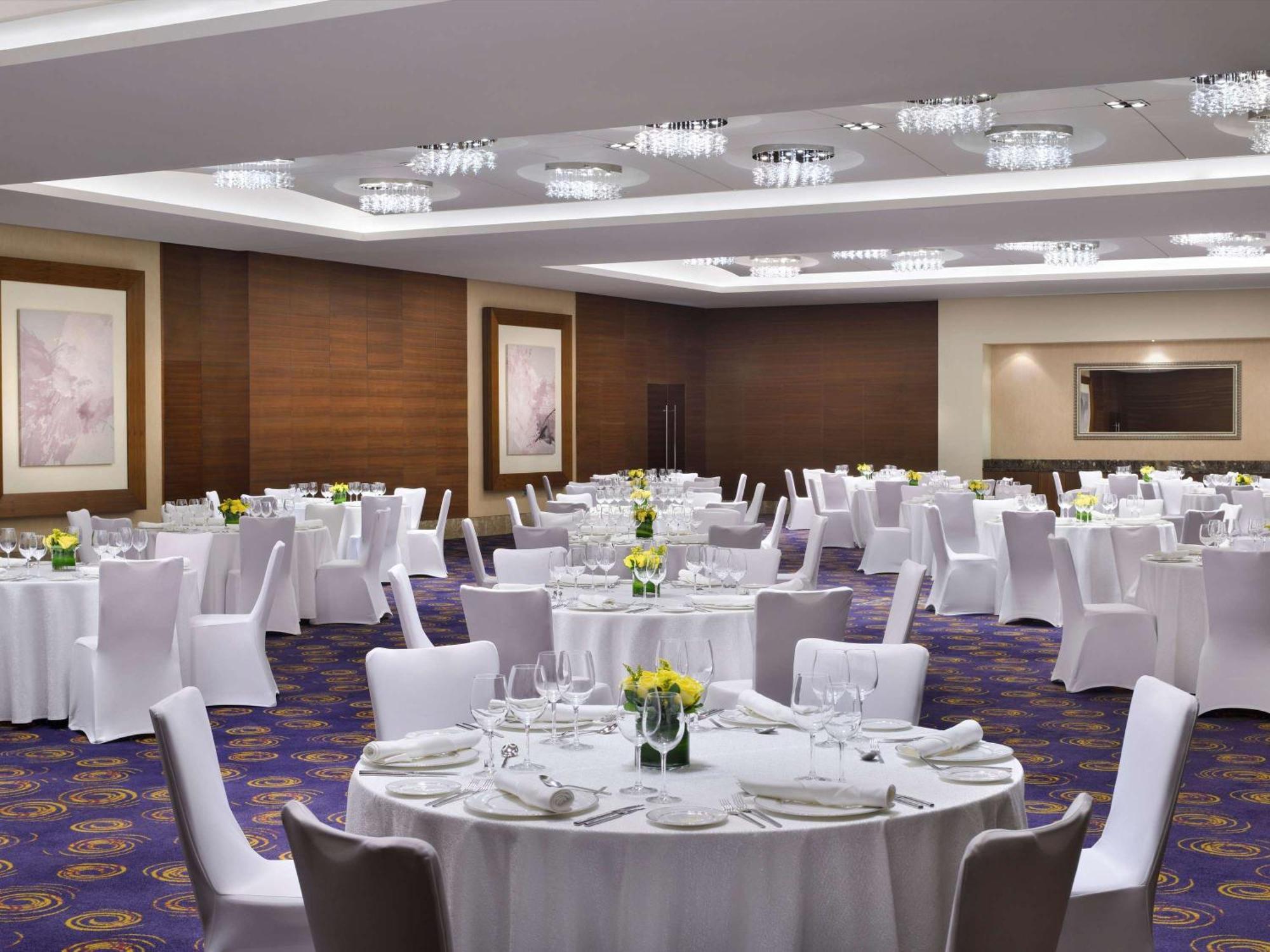 Moevenpick Hotel Jumeirah Beach Дубай Екстер'єр фото The ballroom at the hotel