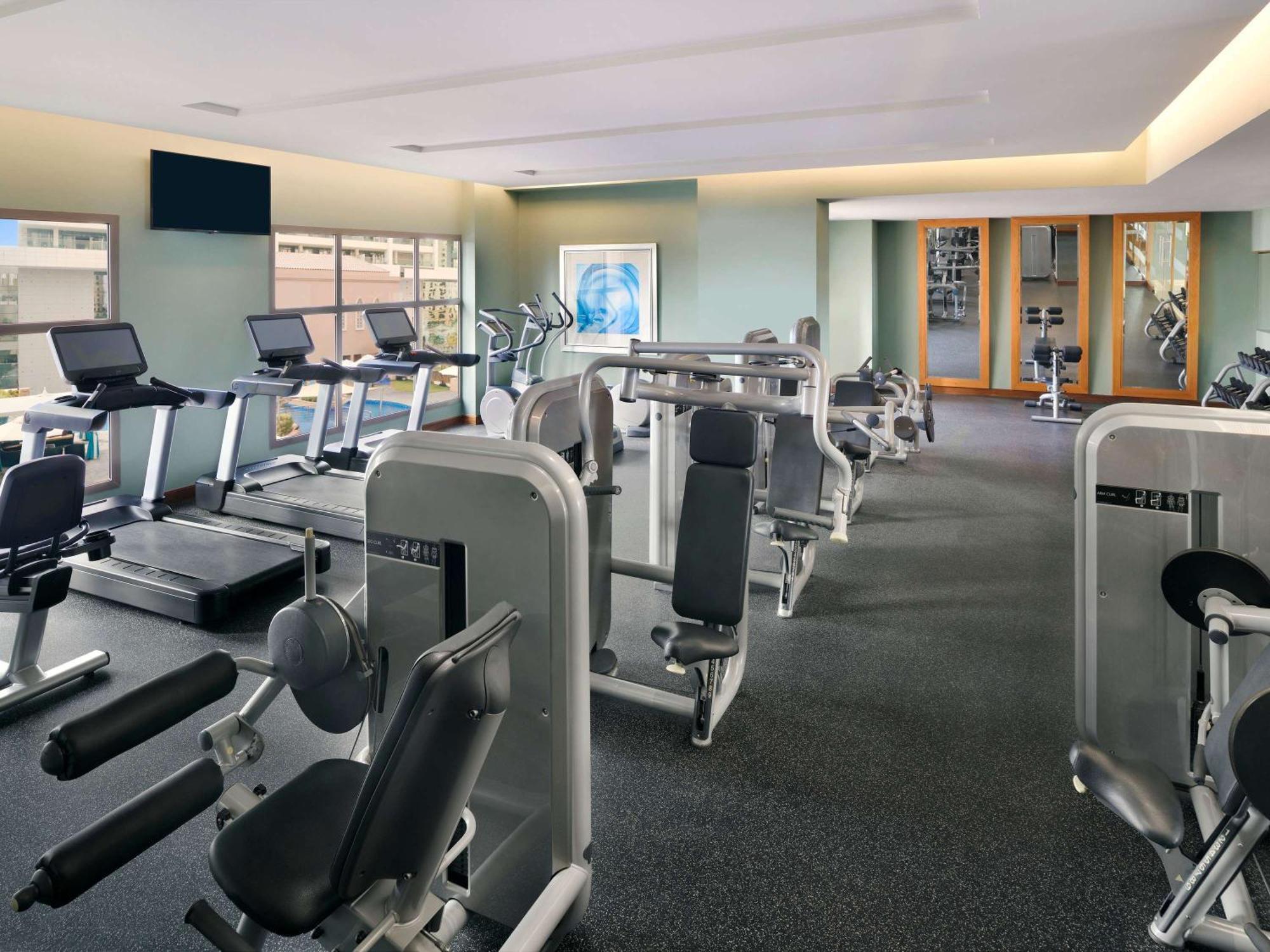 Moevenpick Hotel Jumeirah Beach Дубай Екстер'єр фото The gym at the hotel