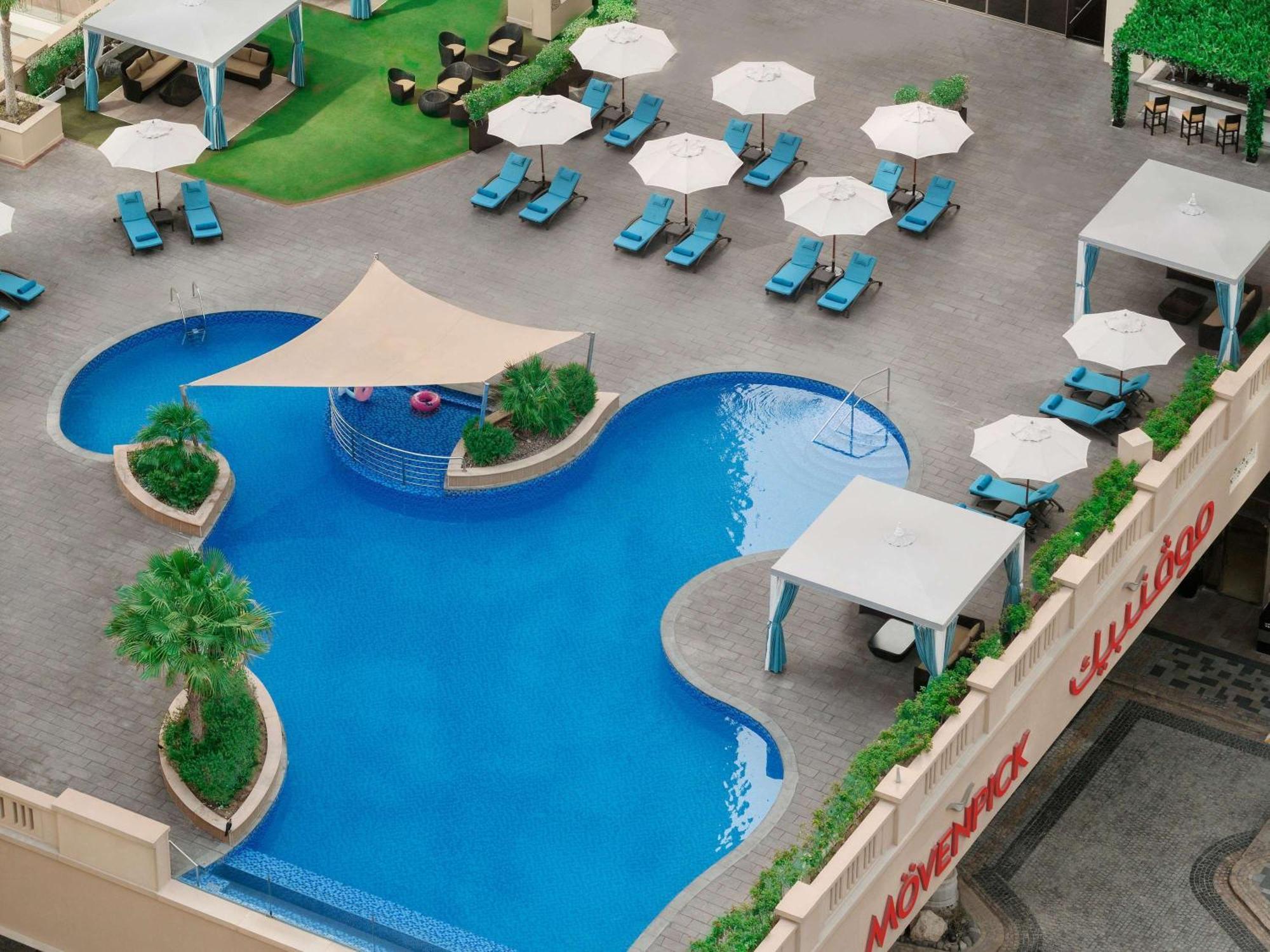 Moevenpick Hotel Jumeirah Beach Дубай Екстер'єр фото The pool at the Crowne Plaza Hotel, Dubai