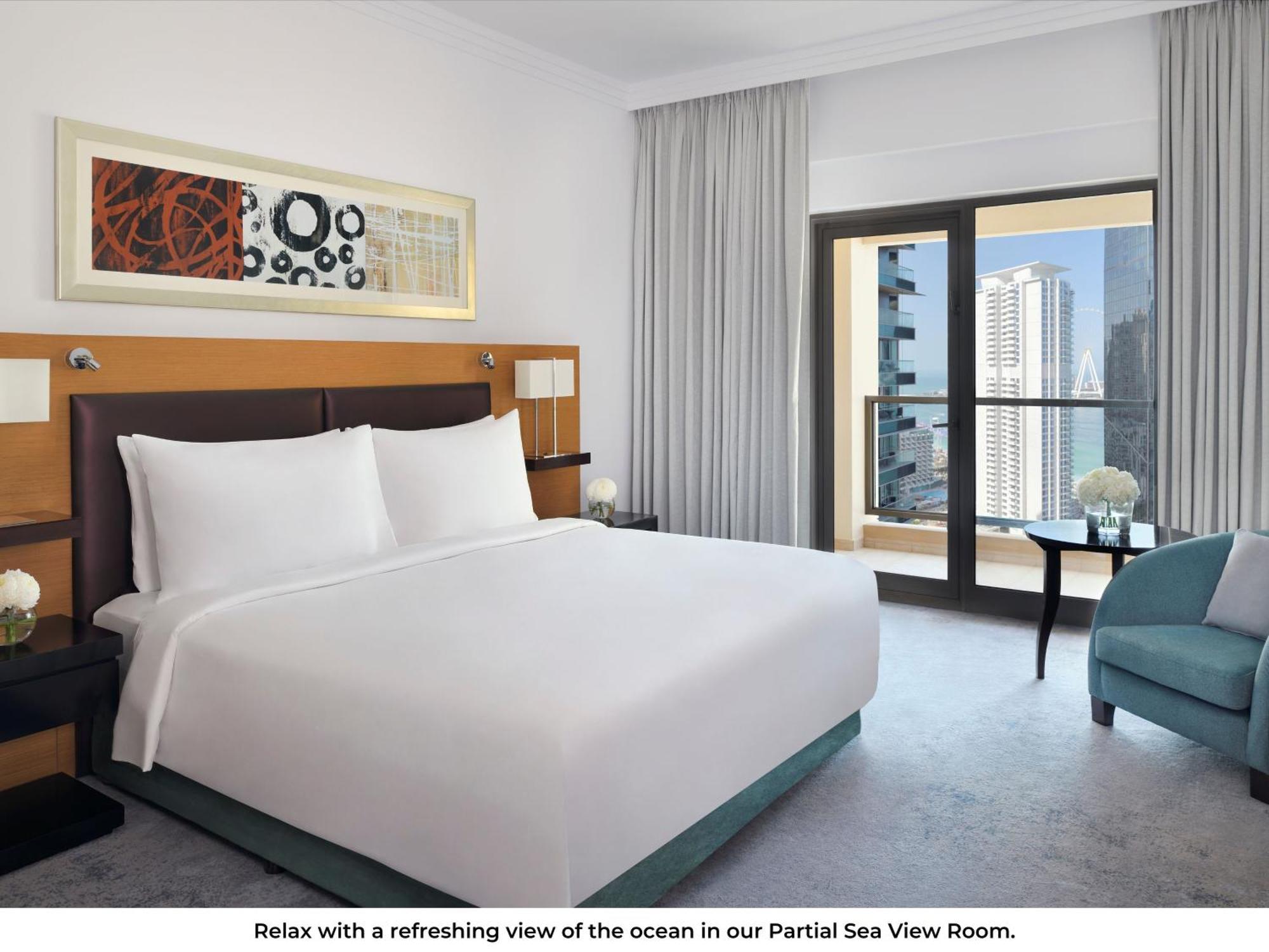 Moevenpick Hotel Jumeirah Beach Дубай Екстер'єр фото A room at the hotel