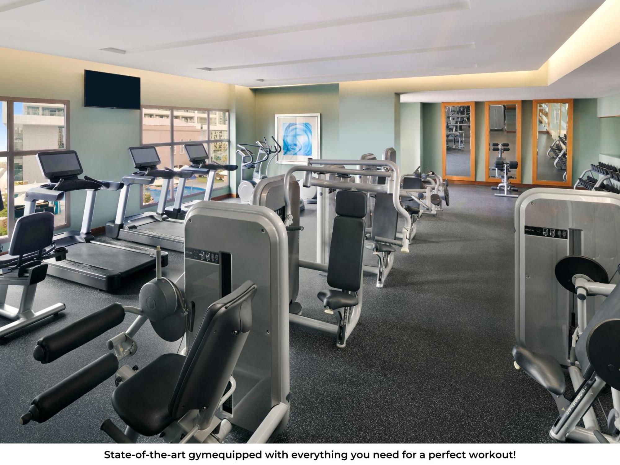 Moevenpick Hotel Jumeirah Beach Дубай Екстер'єр фото The gym at the hotel